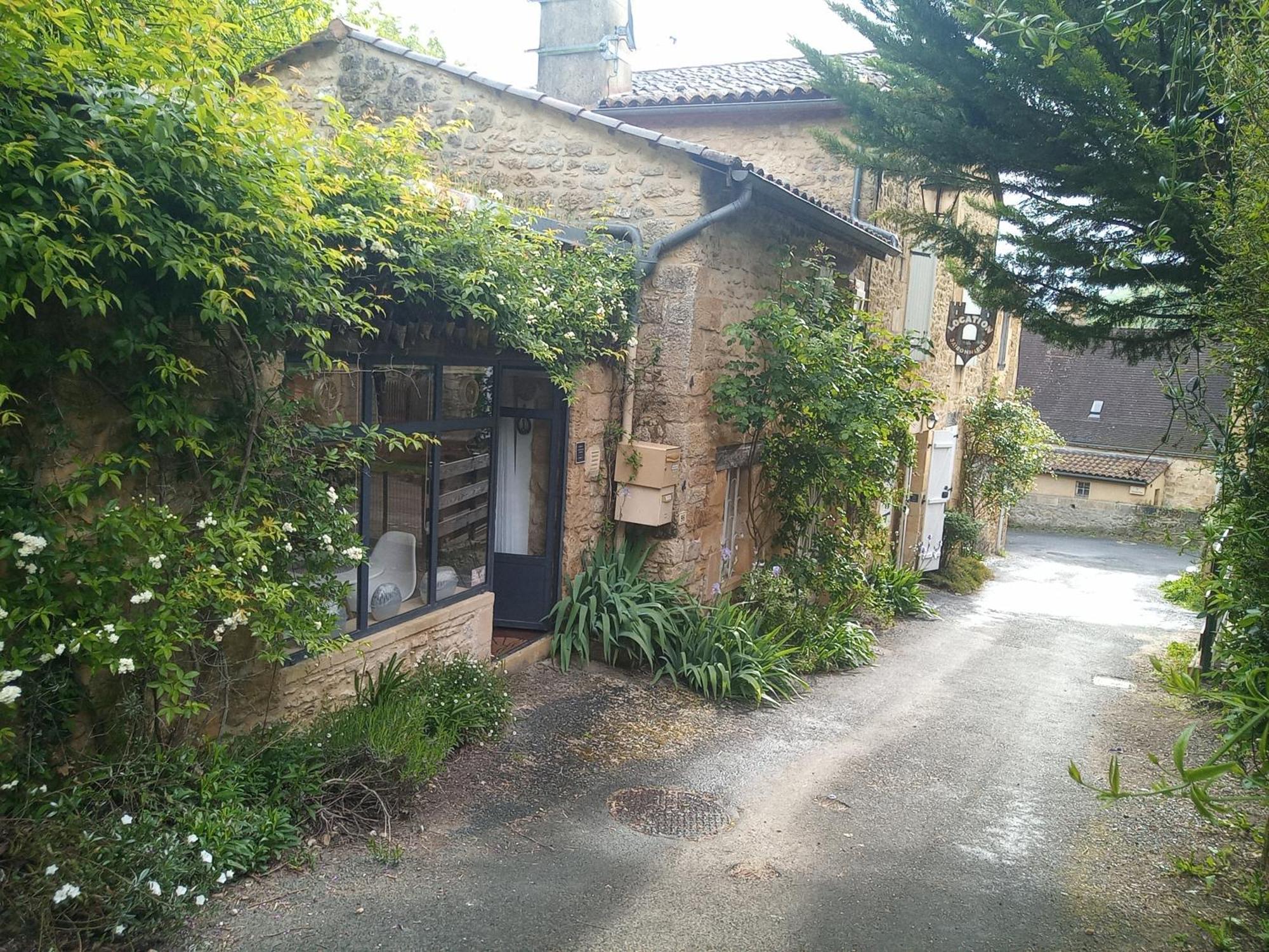 Chambre Du Sabotier - Studio Troglodytique - A 100 M Baignade En Riviere - Location De Canoe - Circuits Cyclo - Aire De Pique-Nique - 3 Restaurants 卡斯泰尔诺拉沙佩尔 外观 照片