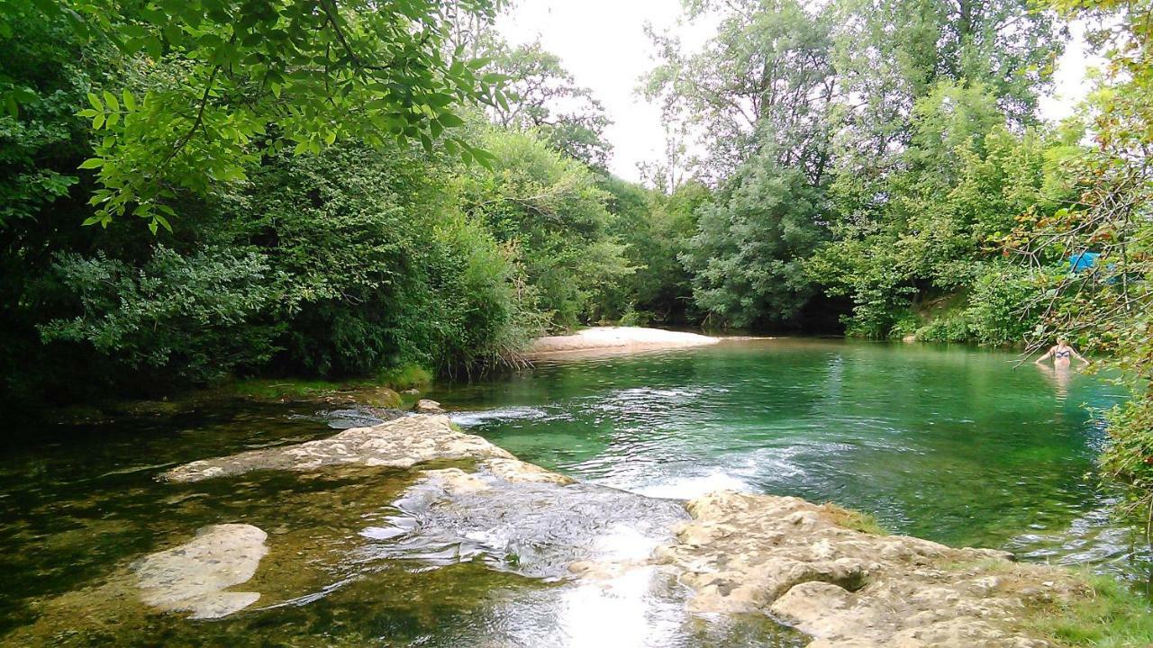 Chambre Du Sabotier - Studio Troglodytique - A 100 M Baignade En Riviere - Location De Canoe - Circuits Cyclo - Aire De Pique-Nique - 3 Restaurants 卡斯泰尔诺拉沙佩尔 外观 照片