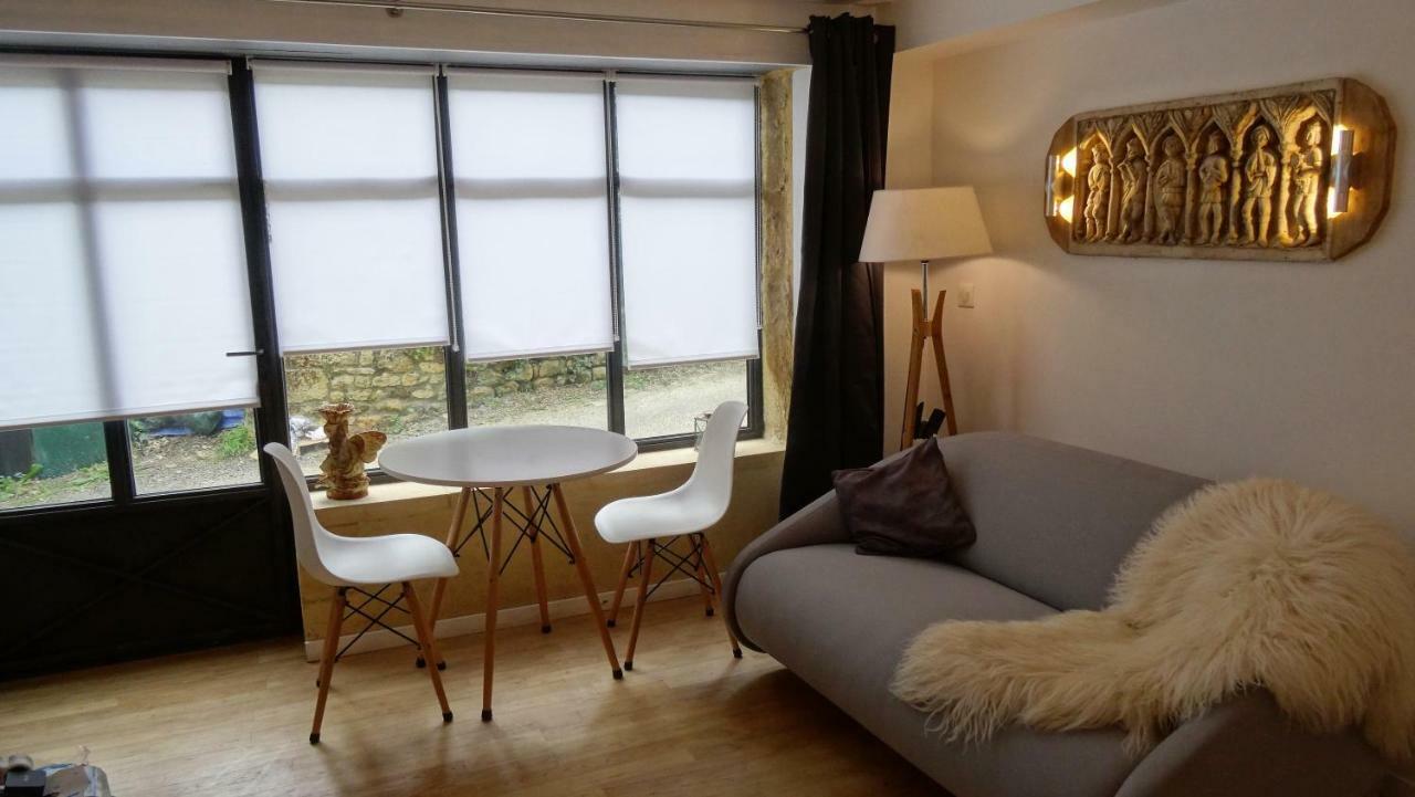 Chambre Du Sabotier - Studio Troglodytique - A 100 M Baignade En Riviere - Location De Canoe - Circuits Cyclo - Aire De Pique-Nique - 3 Restaurants 卡斯泰尔诺拉沙佩尔 外观 照片