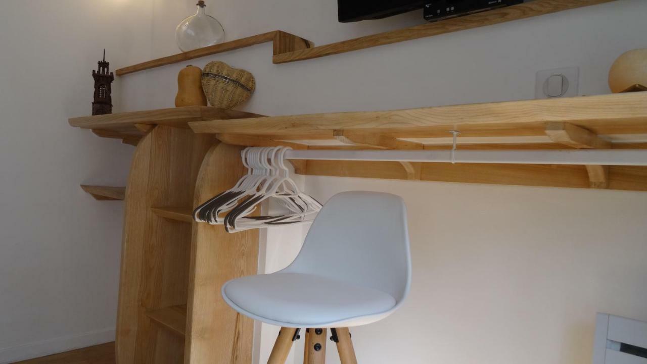 Chambre Du Sabotier - Studio Troglodytique - A 100 M Baignade En Riviere - Location De Canoe - Circuits Cyclo - Aire De Pique-Nique - 3 Restaurants 卡斯泰尔诺拉沙佩尔 外观 照片
